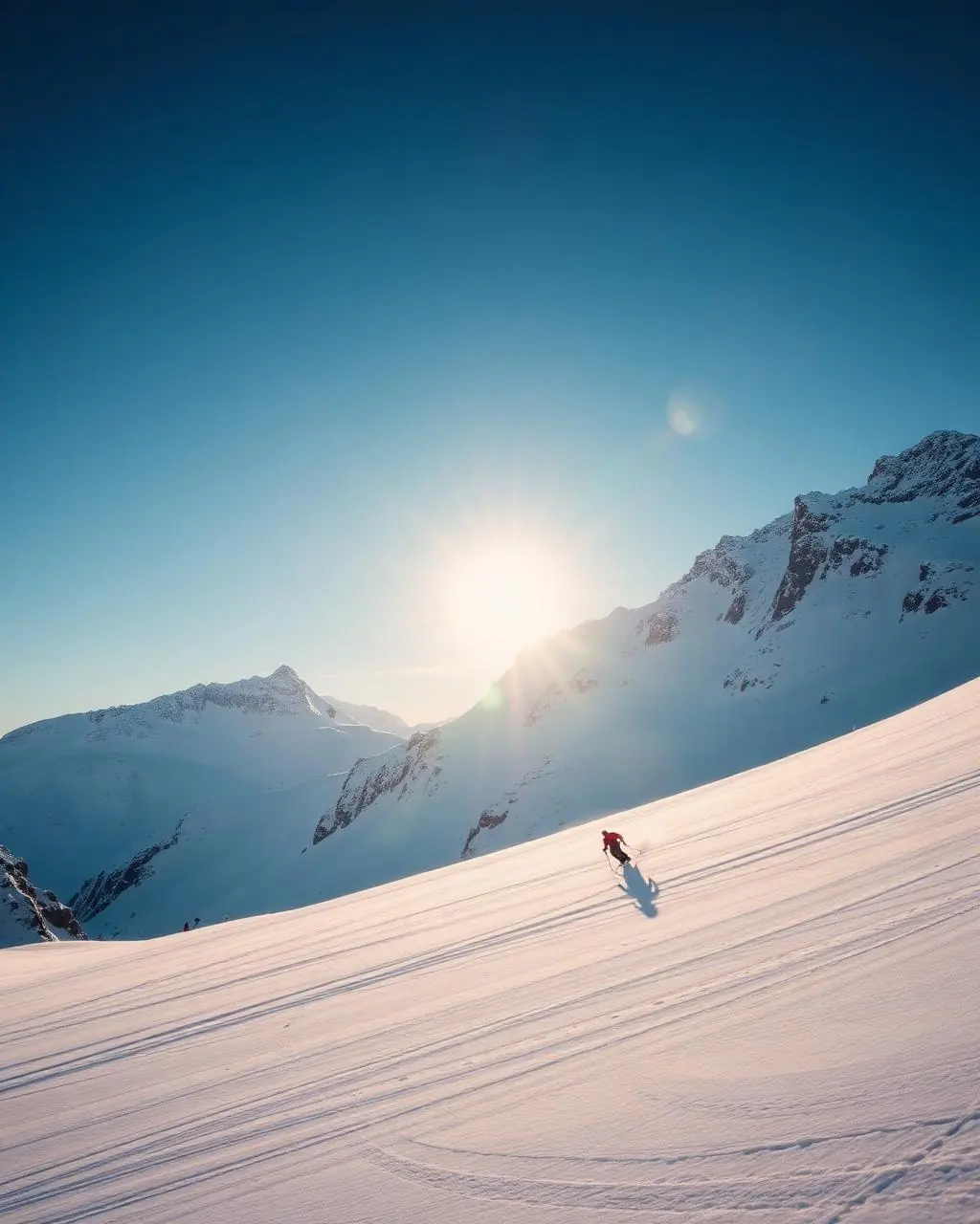 Skidåkare på Hintertux-glaciären i morgonljus